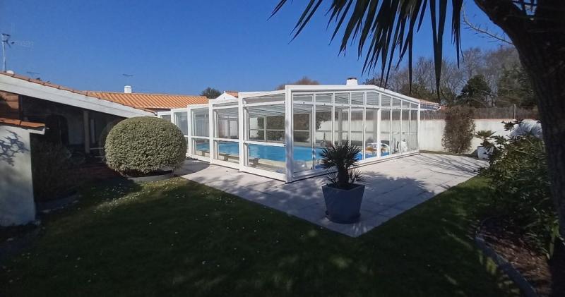 MAIS 08500 / Location vacances avec piscine pour 10 personnes à Noirmoutier