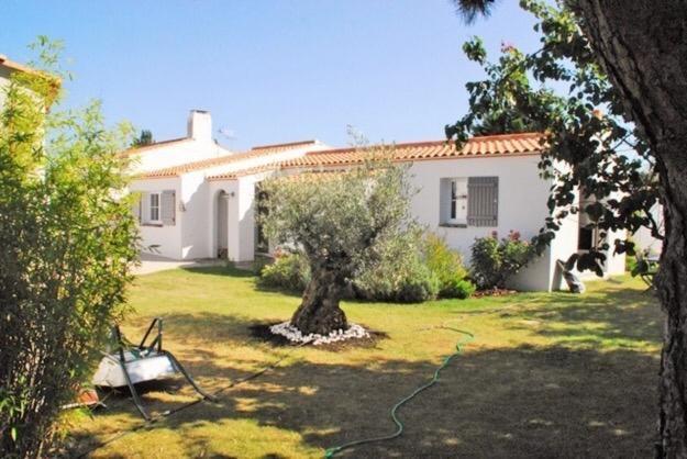 MAIS 08500 / Location vacances avec piscine pour 10 personnes à Noirmoutier